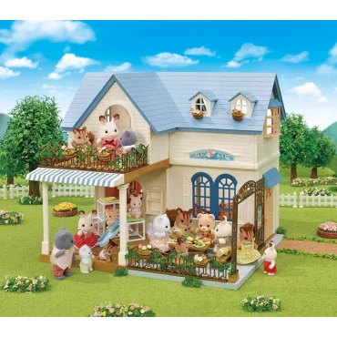 Sylvanian Families 5609 Darčekový set - Dom s modrou strechou, terasou a príslušenstvom