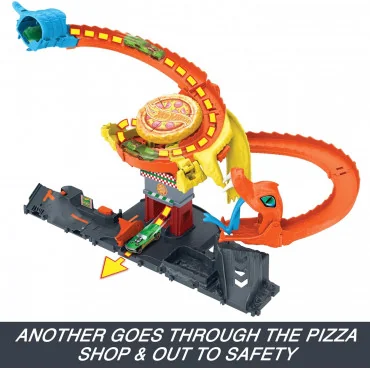Mattel HTN81 Hot Wheels City hladová kobra útočí na pizzerku 